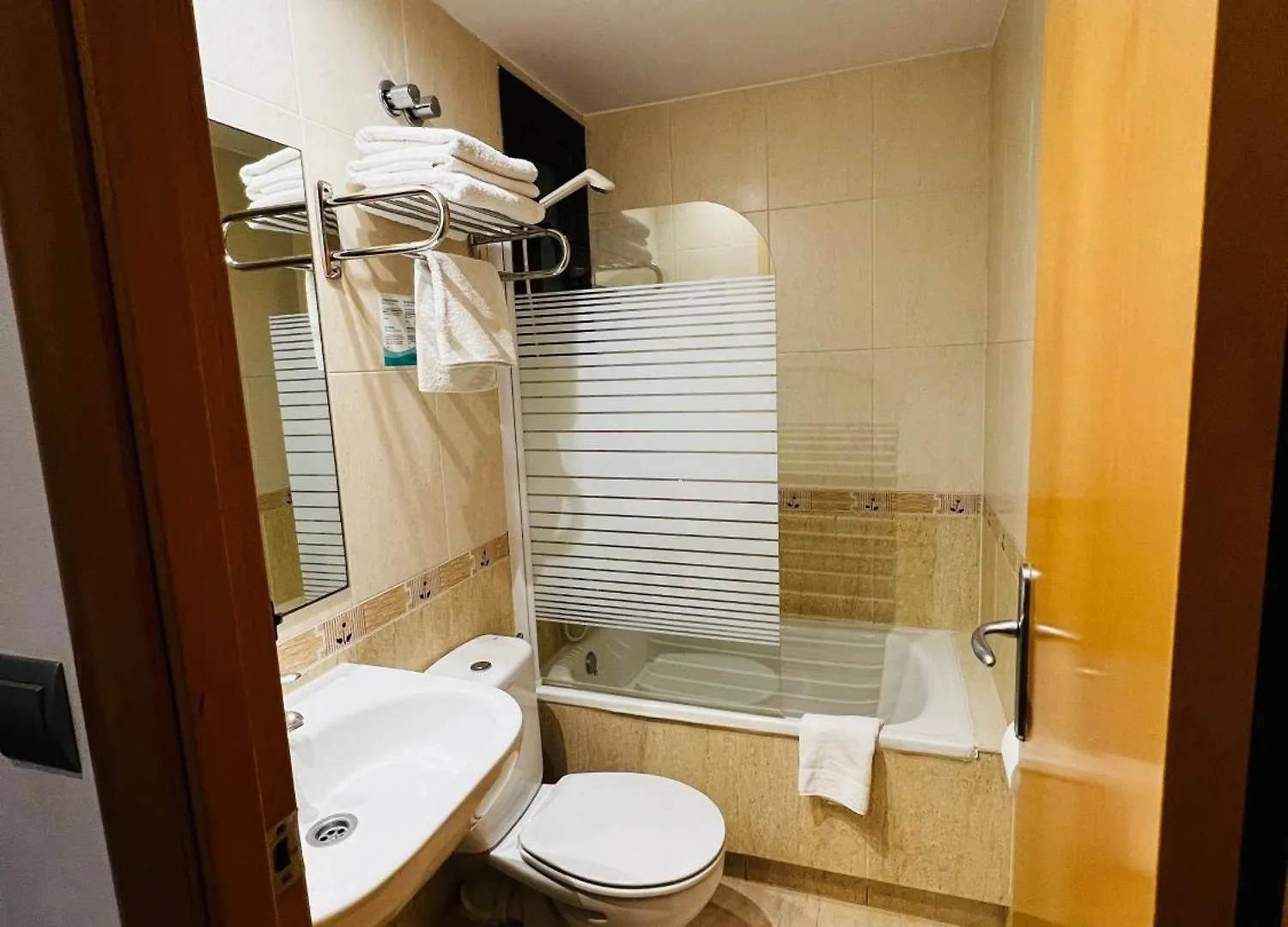 Ciudad Condal Hostal - Paseo De Gracia Barcelona 3*,  Španělsko