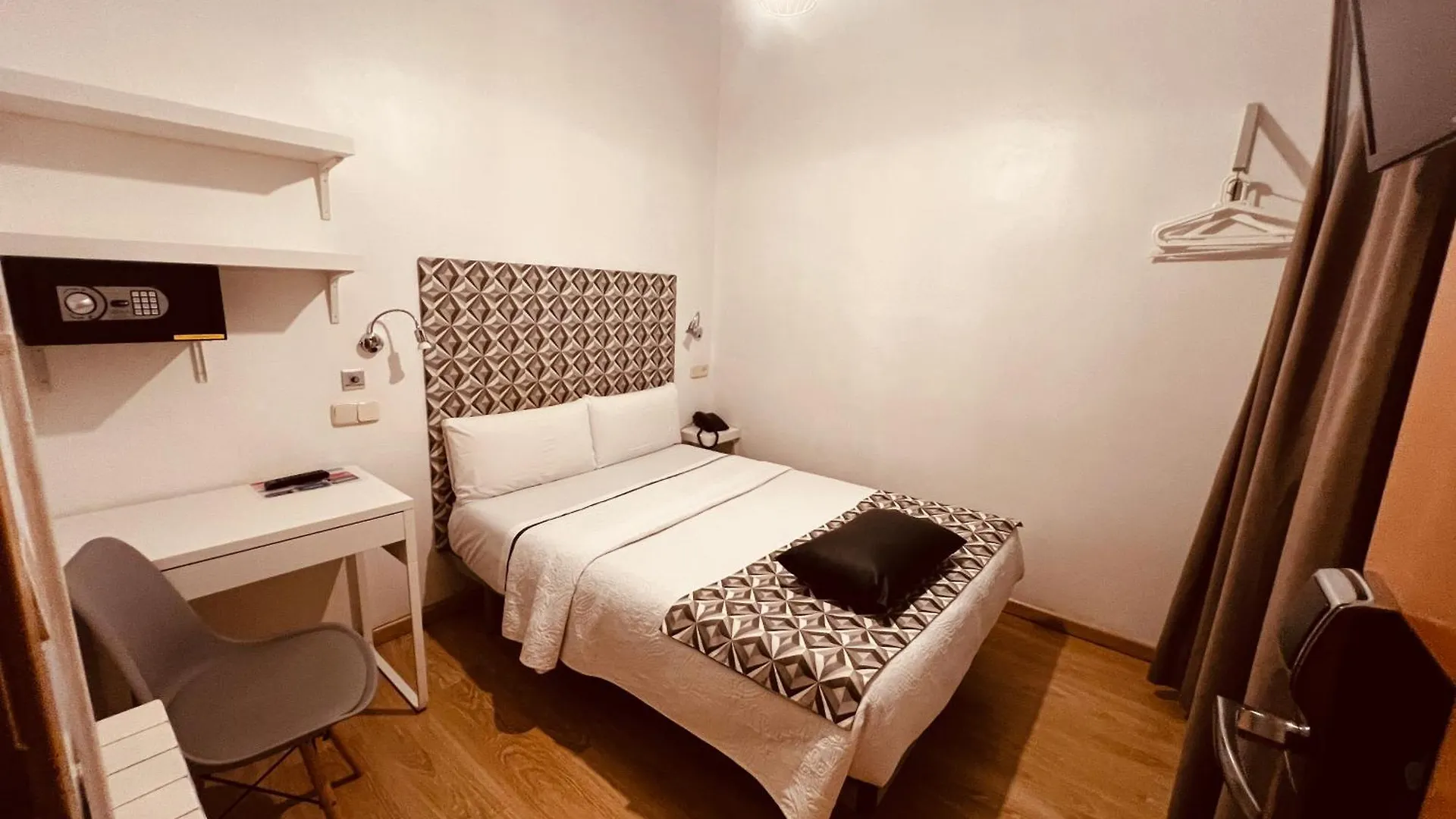 Ciudad Condal Hostal - Paseo De Gracia Barcelona Penzion