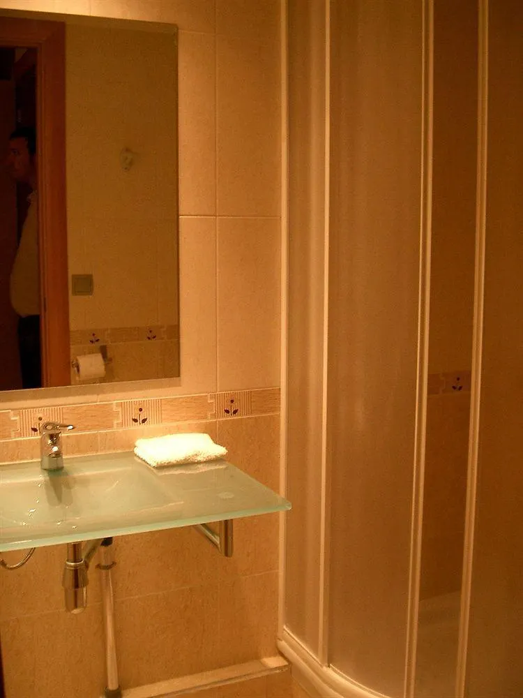 Ciudad Condal Hostal - Paseo De Gracia Barcelona 3*,