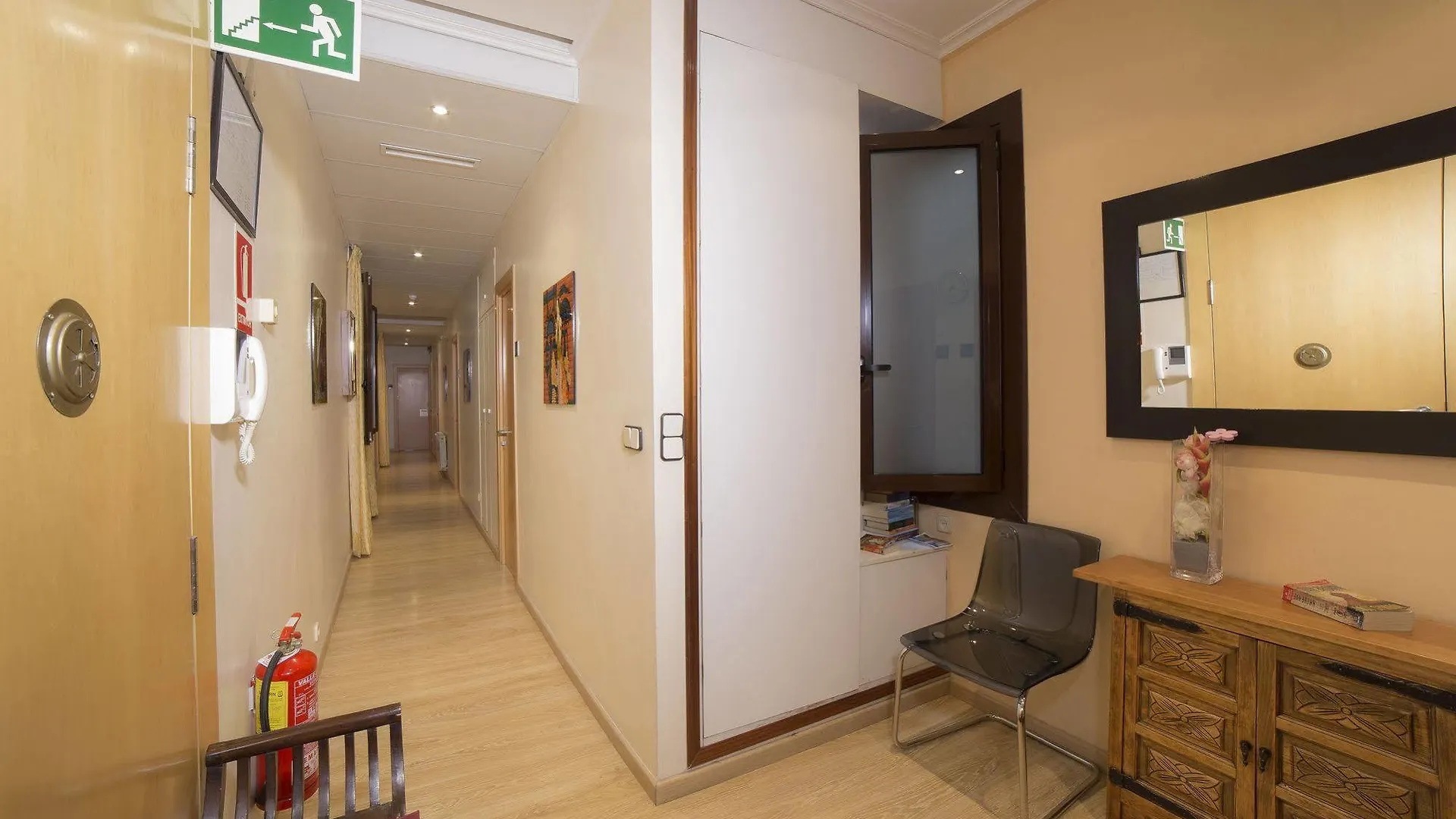 Ciudad Condal Hostal - Paseo De Gracia Barcelona 3*,  Španělsko